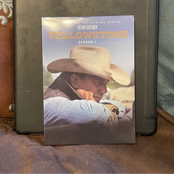Yellowstone seasons 1-3 paramount DVD EUC - Picture 7 of 7